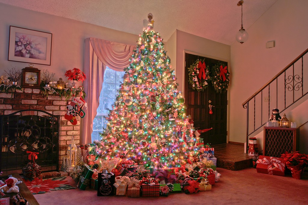 decorated-christmas-tree-9.jpg